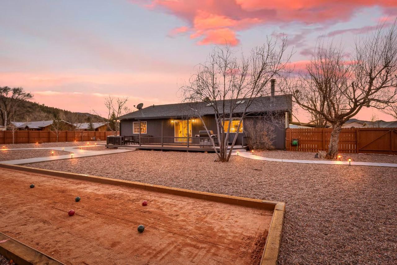 Hot Tub Pool Table Bocce Court Mountain Views Ferienhaus *